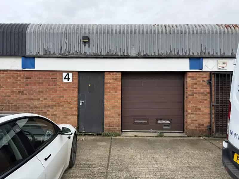 Industrial Unit to Let Grimsby 830 sq ft