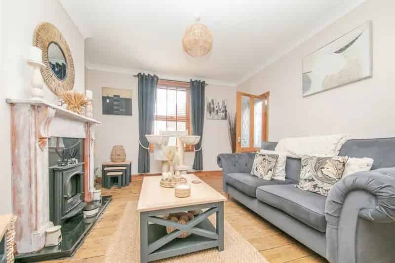 3 Bed House with Cellar and Parking