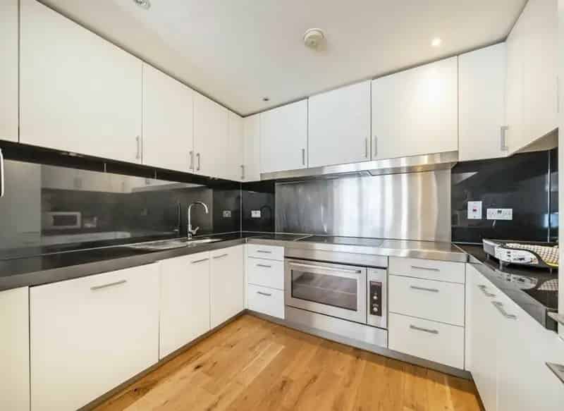 River Thames View 2-Bed Apartment Canary Wharf Parking Gym Pool