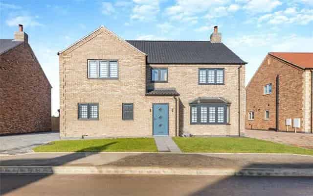 5 Bedroom Modern Home with Detached Garage
