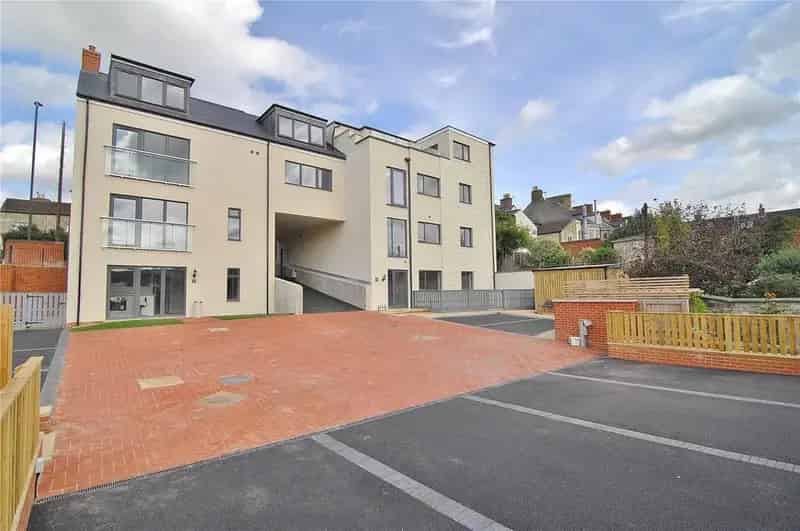 2 Bedroom Apartment for Sale Stroud Cirencester