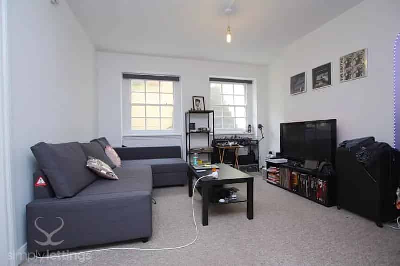 0 Bedroom Flat House to Rent Brighton Seafront Studio Flat