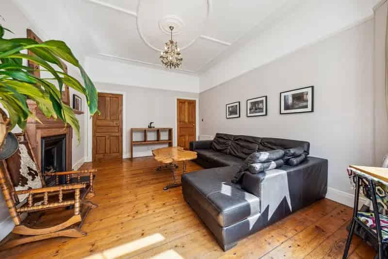 1 Bedroom Apartment in Glasgow Shawlands - Stylish and Spacious