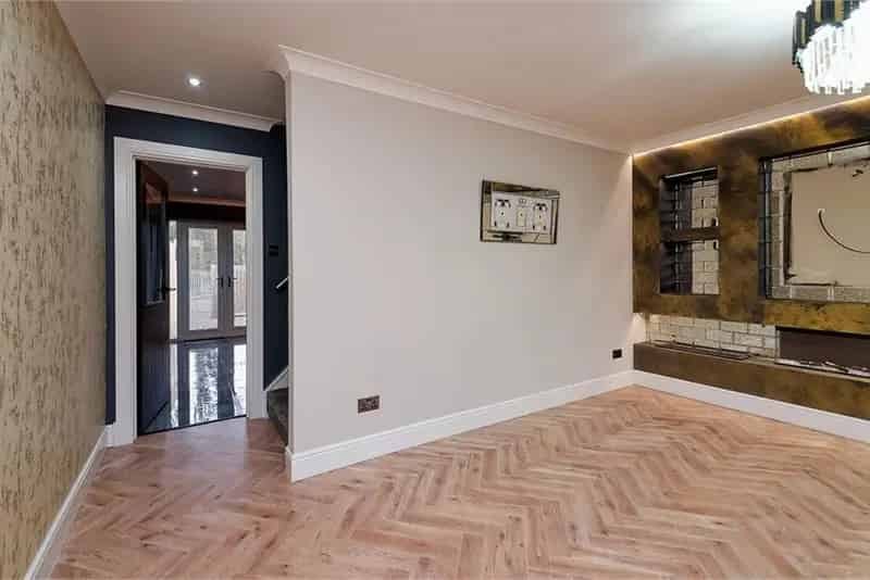 3 Bed End Terraced House Modern Kitchen Luxurious Bathroom