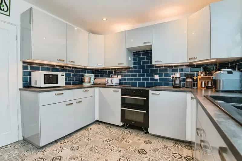 Spacious Bungalow with Conservatory and Stunning Gardens