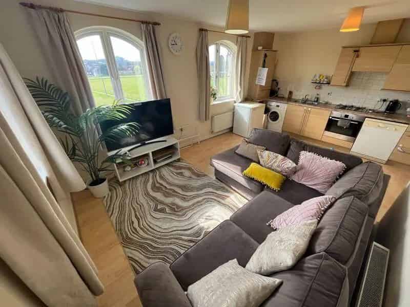 2 Bedroom Top Floor Apartment Near Southmead Hospital