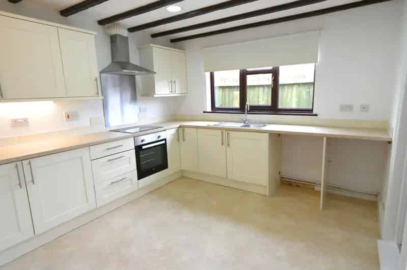 4 Bedroom Detached Bungalow House to Rent Pets Accepted
