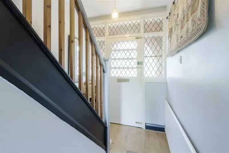 3 Bed Semi-Detached House with 1 Acre Plot and Stable