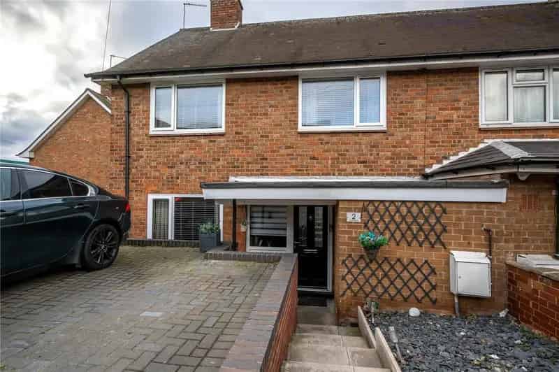 4 Bedroom End Townhouse Near City Centre