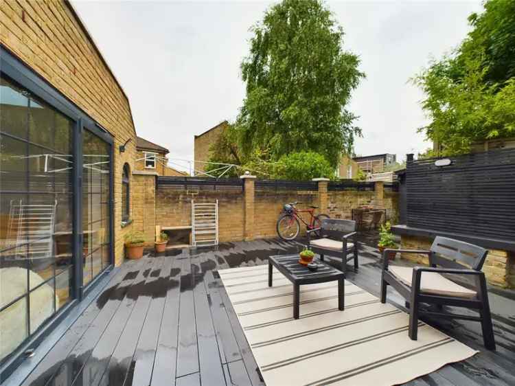 3 bedroom flat/apartment in London