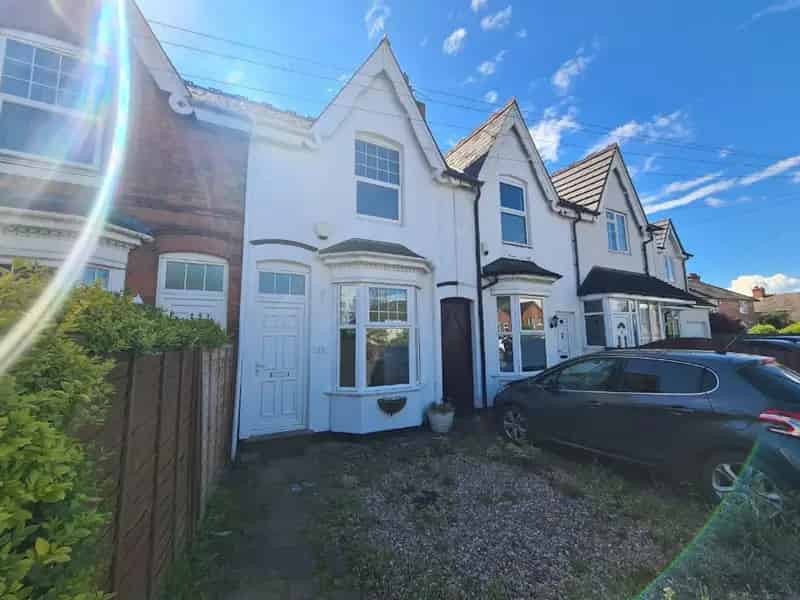 2 Bed Mid Terraced House Near Schools and Transport Links
