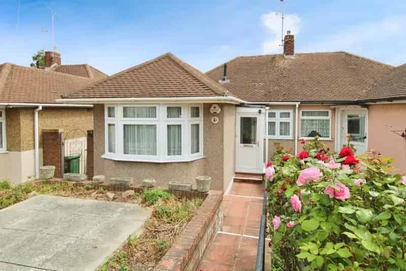 2 Bedroom Bungalow Near Barnehurst Station