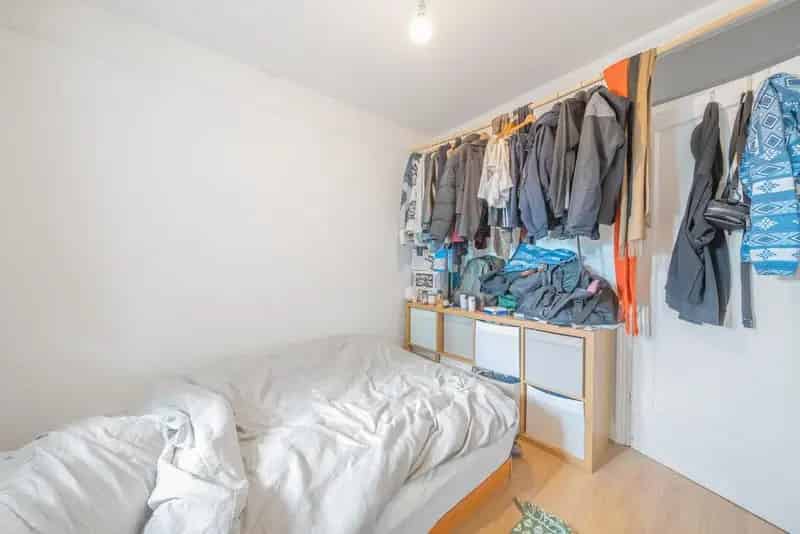 Spacious 2-Bedroom Flat in Peckham Rye with Charming Views