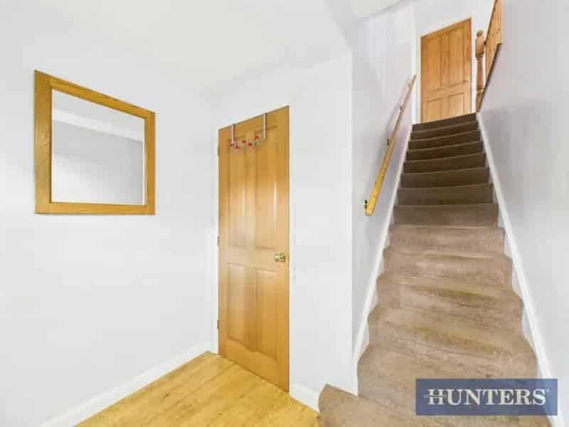 5 Bed Semi-Detached House For Sale
