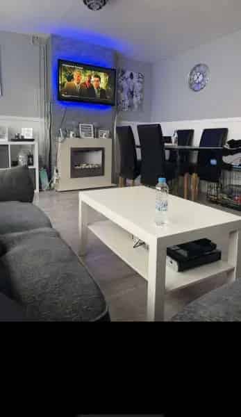 3 Bed Maisonette Near Shops and Train Stations
