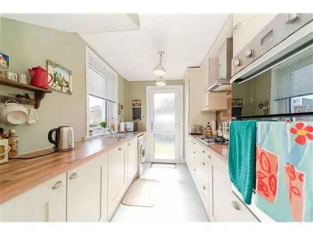 3 Bedroom Semi-Detached Villa for Sale in Clarkston