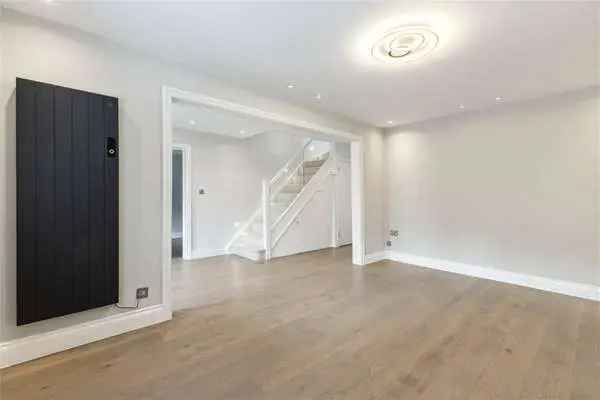 10 Sandy Lane Chobham Family Home 4 Beds 2 Baths Double Garage