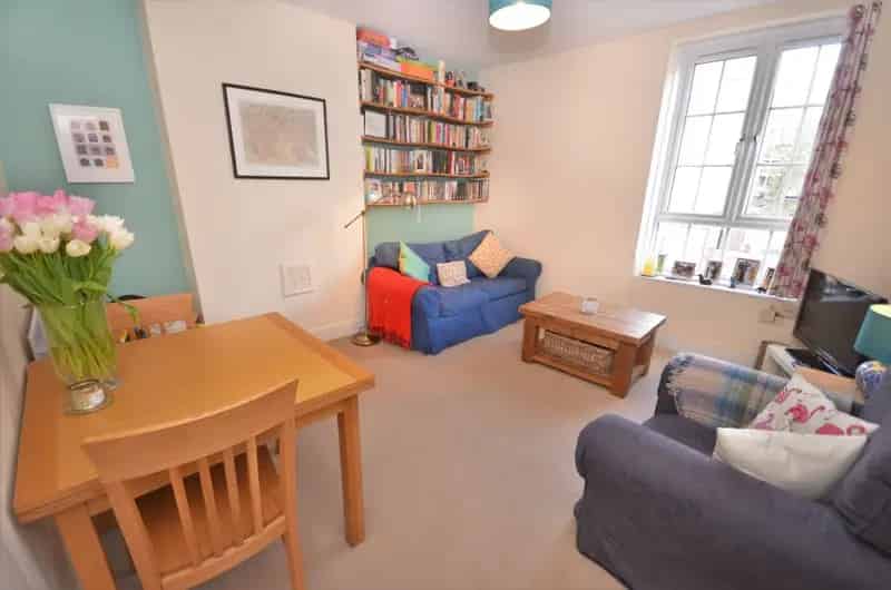 2 Bedroom Flat House to Rent