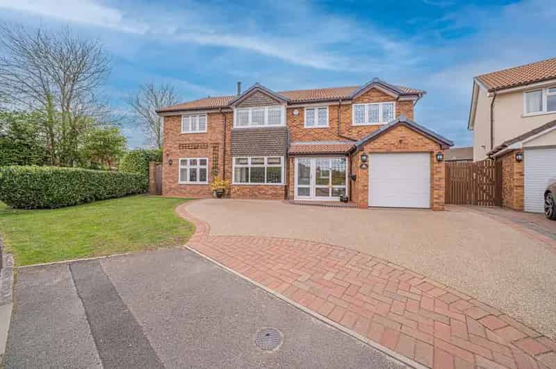 5 Bedroom Detached House for Sale