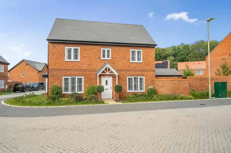 3 Bedroom Detached House for Sale in Basingstoke
