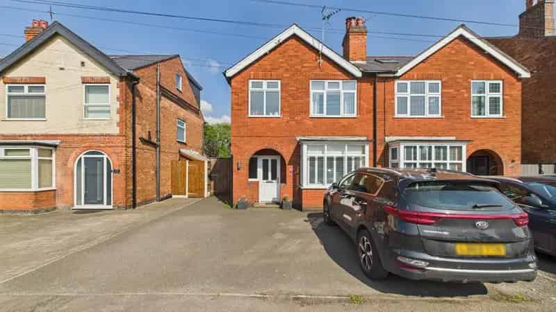 3 Bedroom Semi-Detached House for Sale in Mickleover