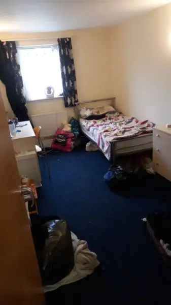 Flat For Rent in Grays, England