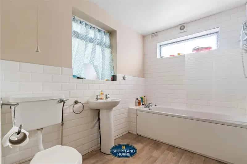 2 Bedroom End Terrace House For Sale