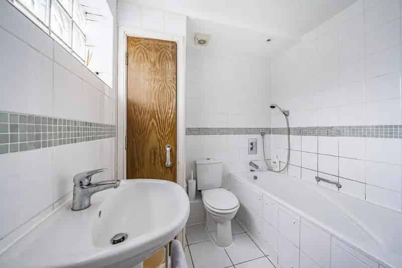 Two Bedroom Family Home Near Transport Links