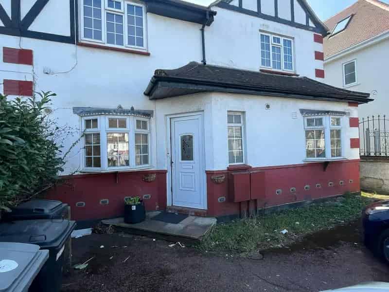 3 Bed Ground Floor Flat For Sale Near Wembley Stadium