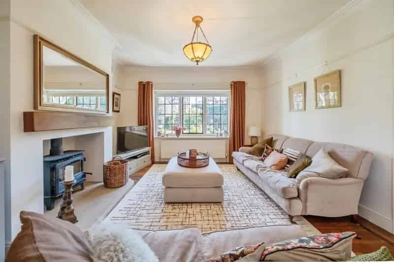 3000 sq ft Period Property with Four Double Bedrooms and Large Garden