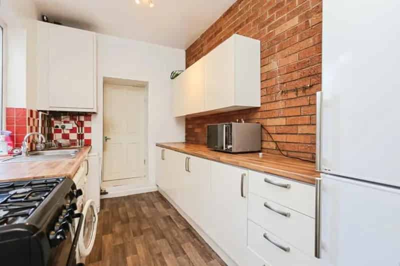 Two Bedroom House in Halesowen Close to Amenities No Upward Chain