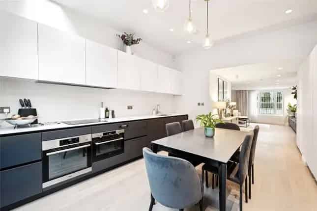 Terraced House for Sale in Avalon Road London SW6