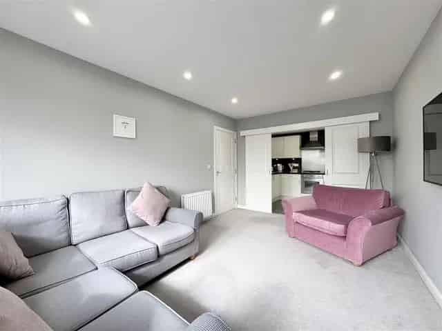 2 Bedroom Flat for Sale in Uddingston