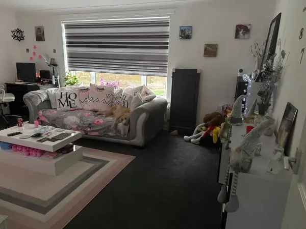 Spacious 2-Bedroom Ground Floor Flat with Private Garden Near Train Station