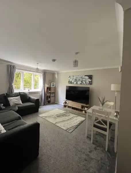 Ground Floor Flat Two Bedrooms Near Schools and Parks