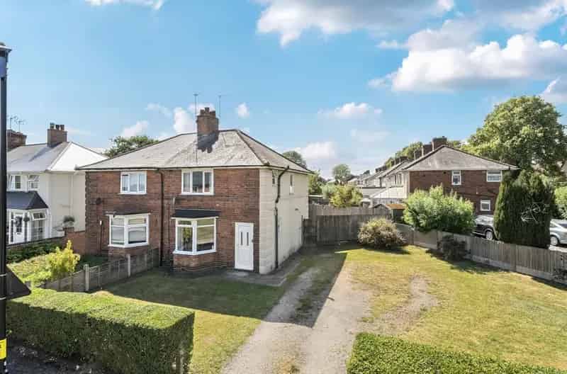 3 Bedroom End Terrace House For Sale Near Daisy Farm Park