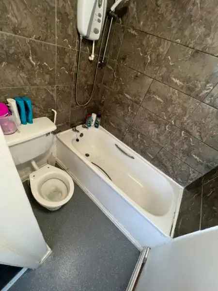 Flat For Rent in Basildon, England