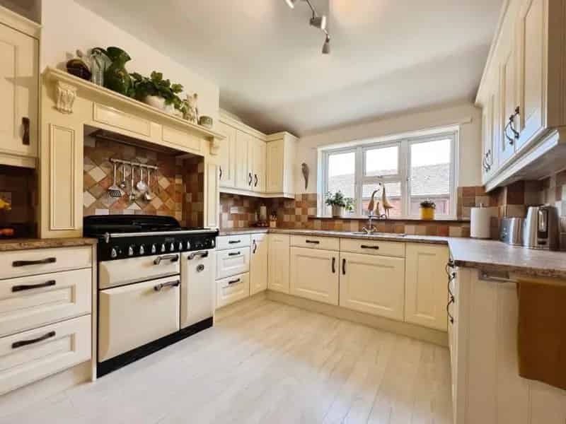 4 Bedroom Victorian House For Sale