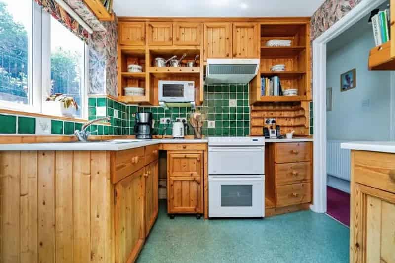 2 bed house for sale