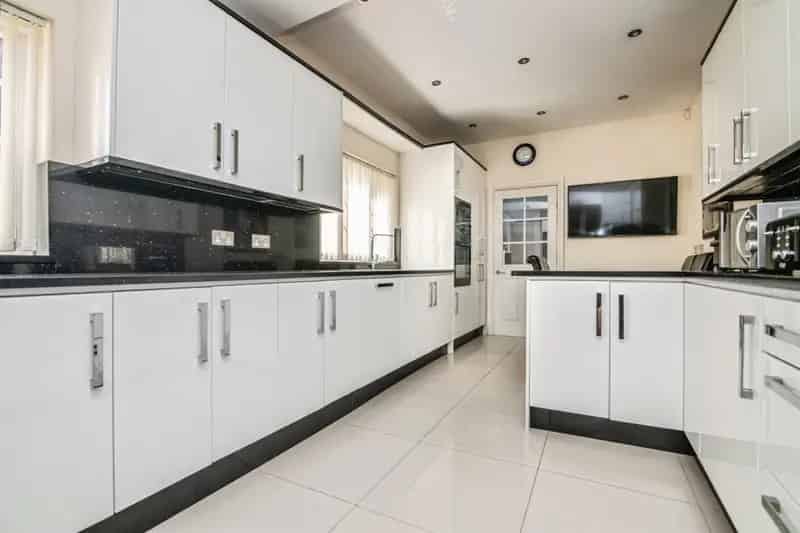 Stunning Victorian Detached Family Home Four Bedrooms Potential to Extend