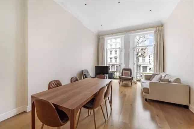 Flat for sale in Queens Gate, London SW7