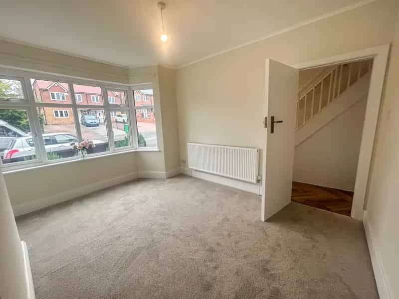3 Bedroom Semi-Detached House to Rent