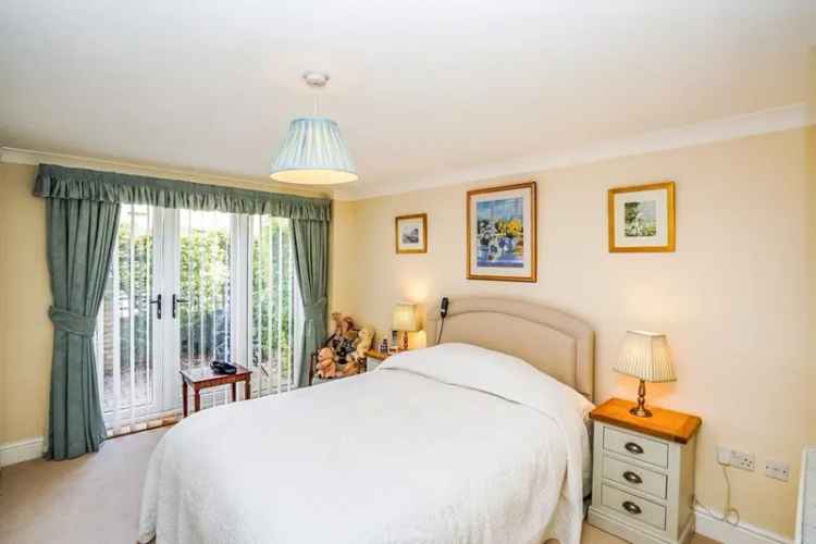 Two Bedroom Ground Floor Apartment with En-Suite and Parking