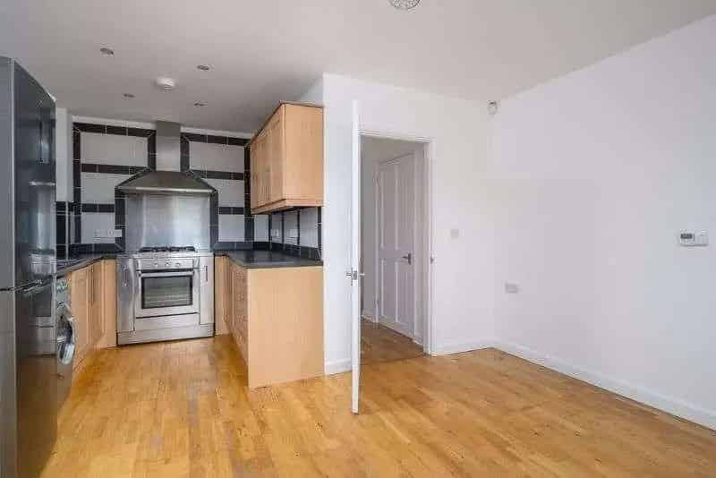 1 Bed Maisonette for Sale Near Weybridge Garden Centre