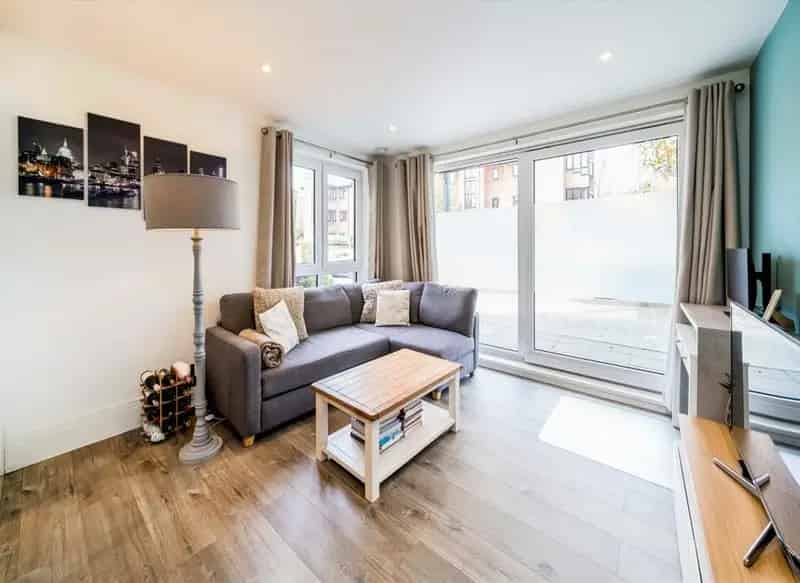 One Double Bedroom Apartment Wimbledon Town Centre