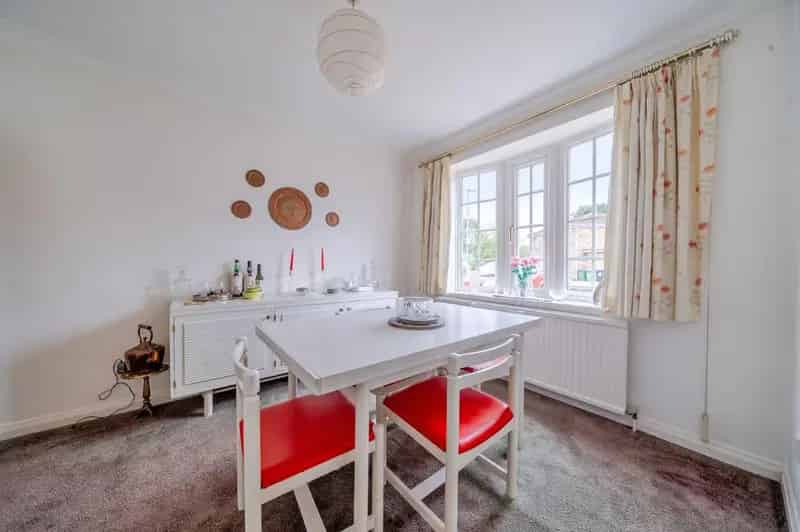 4 Bed Detached House for Sale in Kempshott Basingstoke