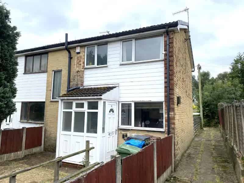 3 Bed End Town House For Sale Needs Modernisation