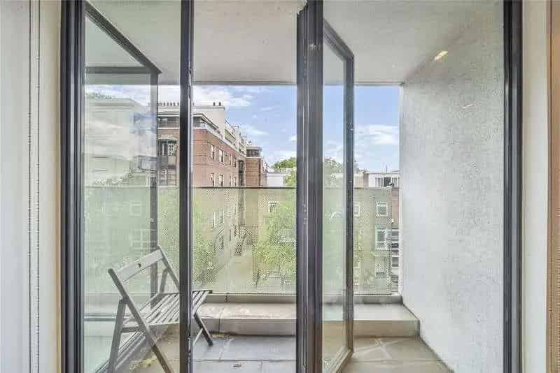2 bed flat for sale