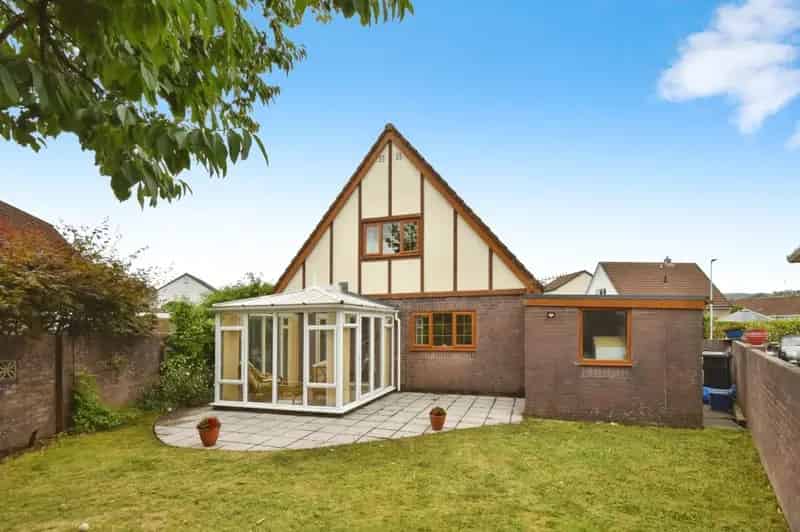 3 bedroom detached house