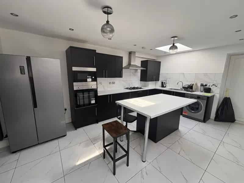 3 Bedroom Semi Detached House Wolverhampton
